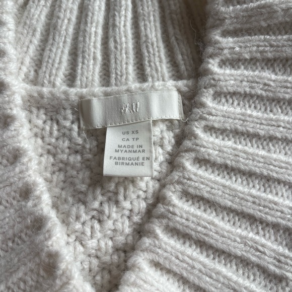 H&M sweater vest - Picture 2 of 4